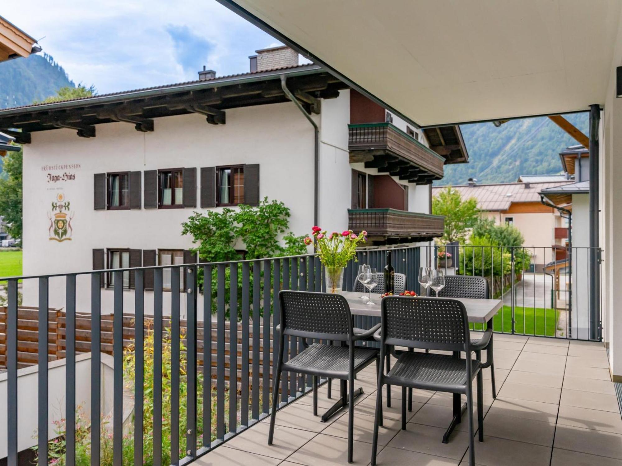 Falken Suites Top 4 Kaprun Exteriör bild