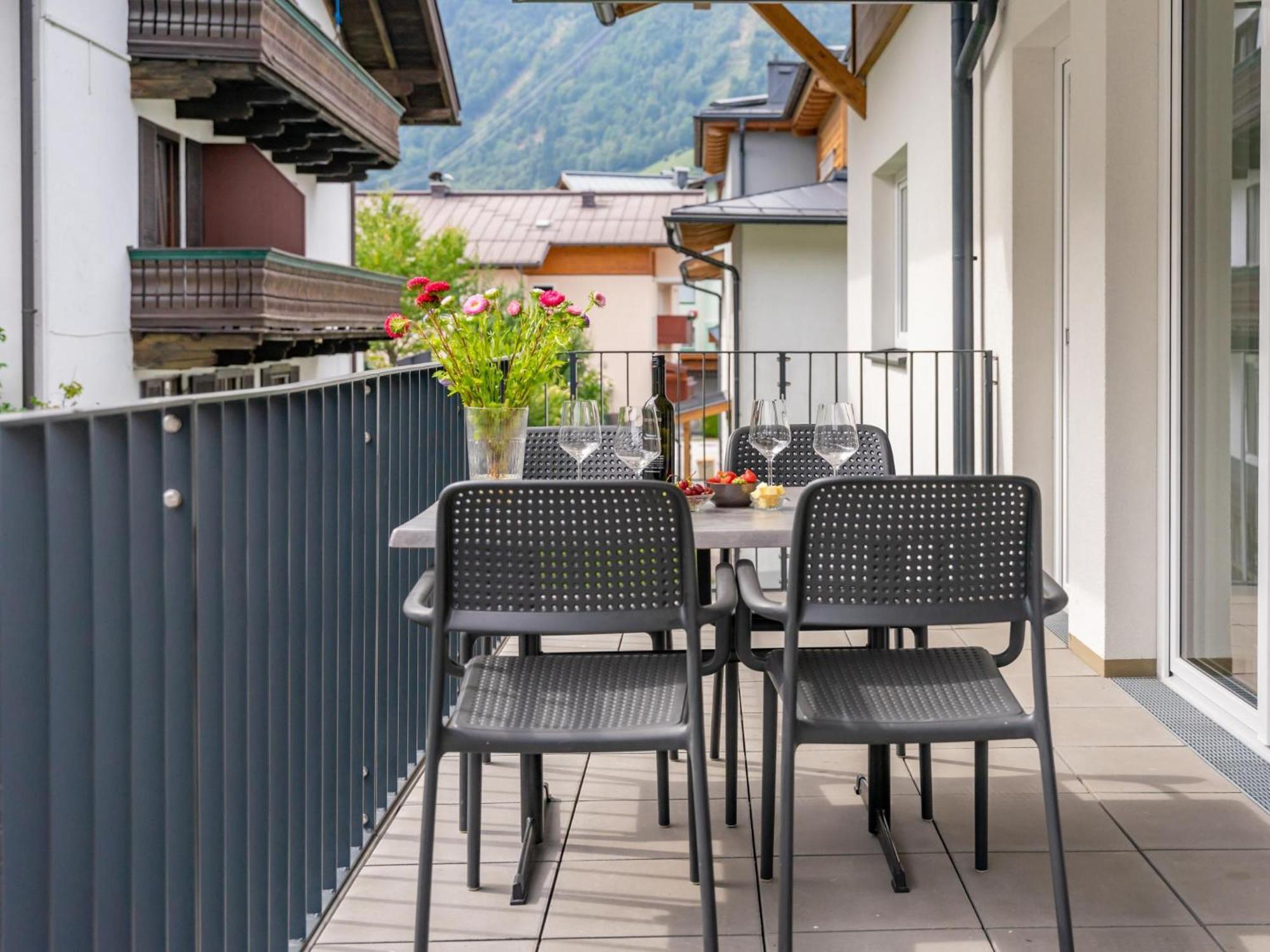 Falken Suites Top 4 Kaprun Exteriör bild